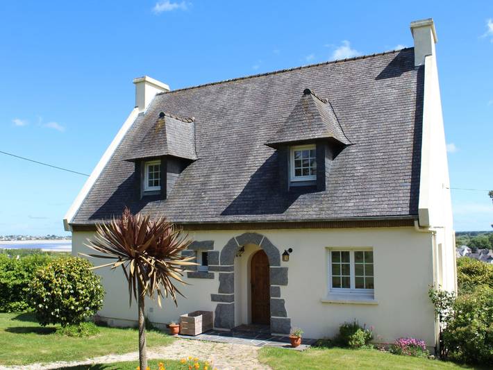 Location de vacances pour 8 personnes, avec jardin, animaux acceptés à Goulven