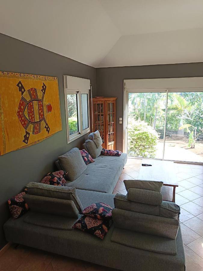 Location de vacances pour 10 personnes, avec piscine ainsi que vue et terrasse à L'Étang-Salé - 2