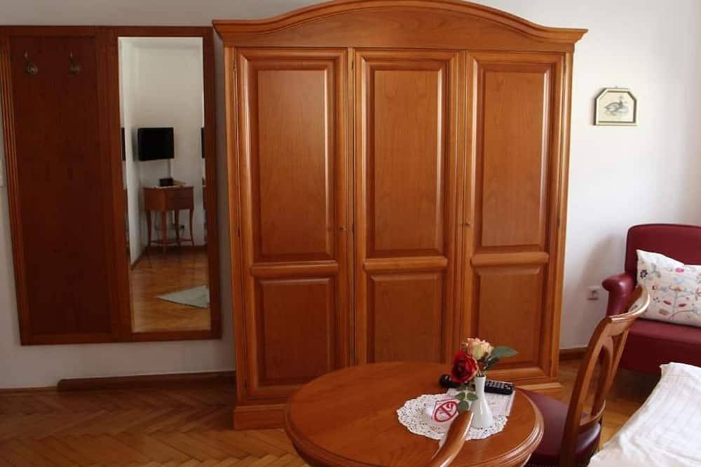 Doppelzimmer, Dusche, Wc, 1 Schlafraum - Hametner mit Innviertlerhaus mit in Bad Hall, Steyr-Land