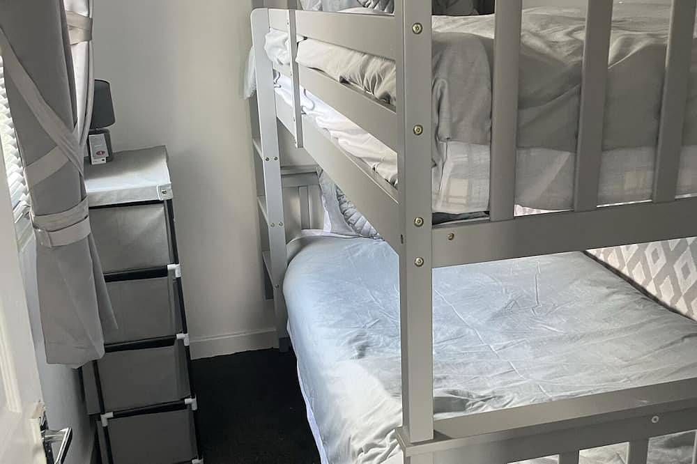 May Beach Cottage, Relaxing Stay With Sea Views in Leysdown, Kent