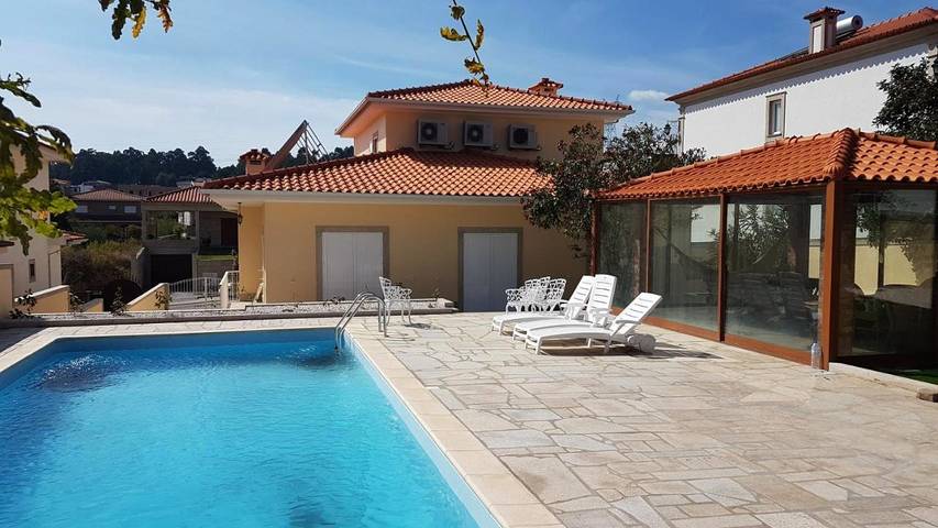 Gîte pour 12 personnes, avec jardin ainsi que piscine et terrasse, animaux acceptés dans Alpendurada - 2