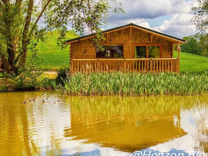 Gîte pour 2 personnes, avec Jacuzzi ainsi que Terrasse et Sauna à Suzy