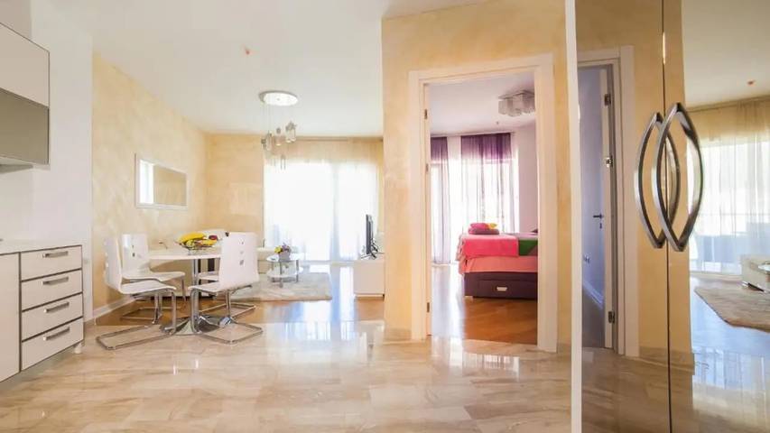 Ferienwohnung für 5 Personen, mit Sauna und Pool sowie Balkon in Budva - 3
