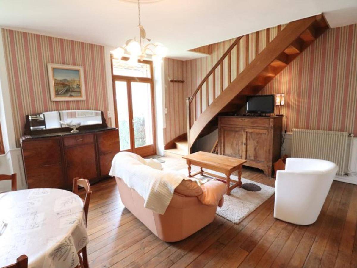 Gîte Mandailles-Saint-Julien, 2 pièces, 3 personnes - Fr-1-742-278 in Mandailles-Saint-Julien, Région d'Aurillac