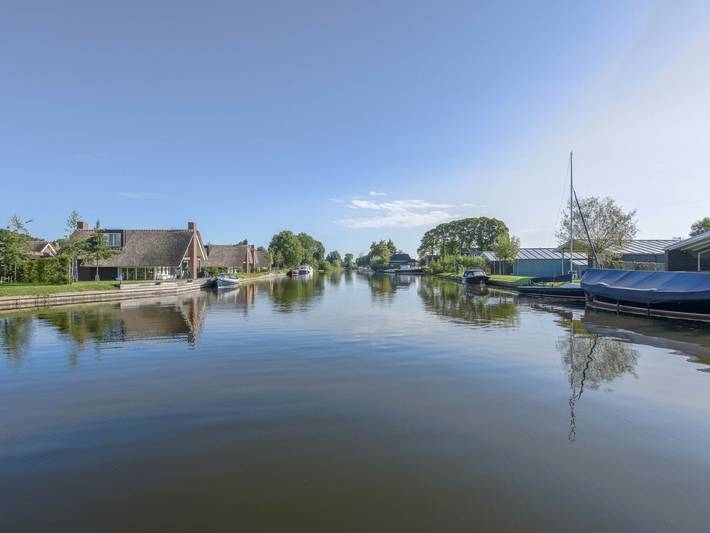 Modernes Chalet in der Nähe des Sneeker Sees in Friesland