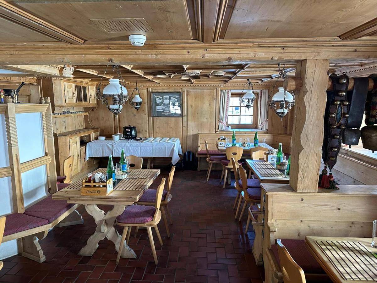Double Room with Shared Bathroom in Flüelapass, Davos