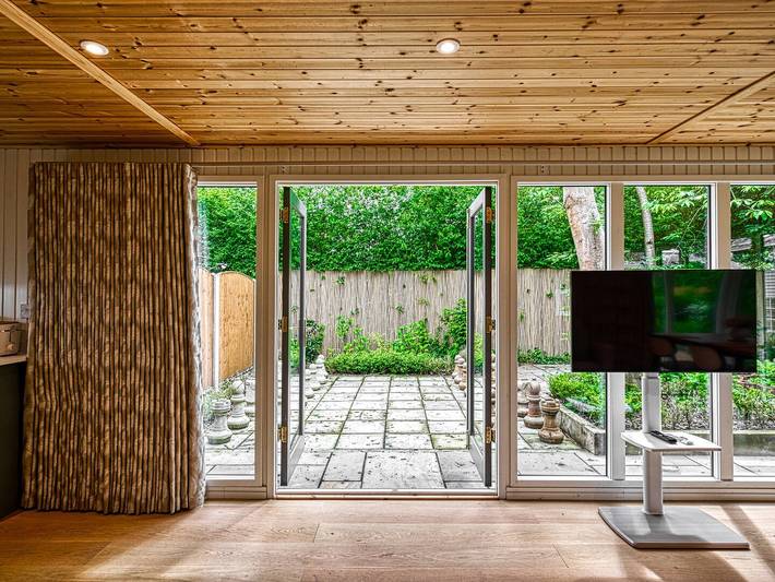 Garden Lodge in Hidden City Oasis, Manchester - Pass the Keys in Manchester, Greater Manchester