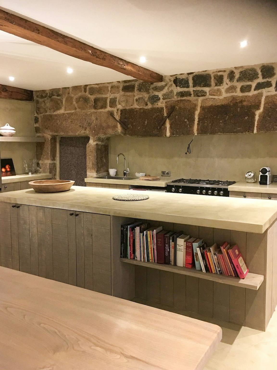 Antigua casa parroquial con jardín en Aubrac in Saint-Urcize, Región de Saint-Flour