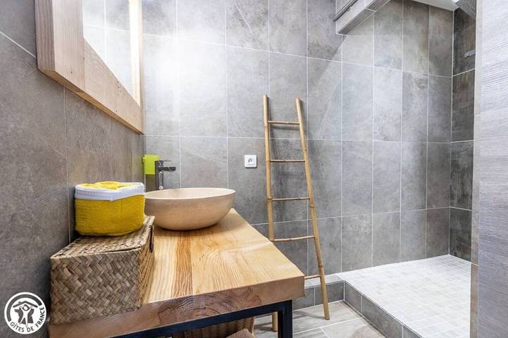 Chambre d’hôte pour 2 personnes, avec jacuzzi et jardin à Singles (Puy-de-Dôme) - 3