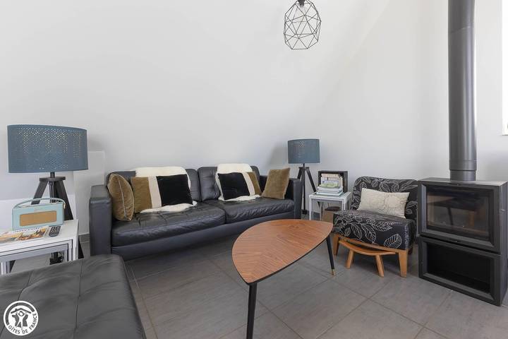 Gîte pour 2 personnes, avec jardin à Saint-Genès-Champanelle - 2