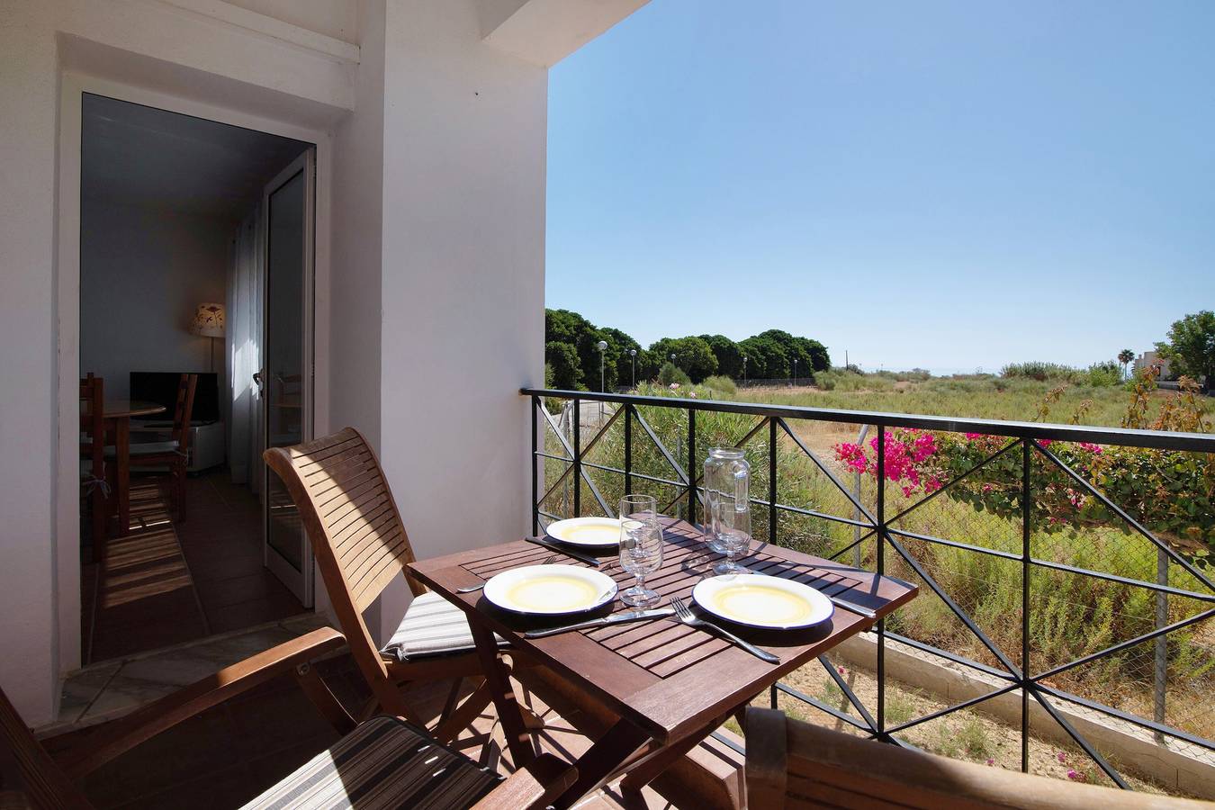 Appartamento intero, Appartamento 'Lota Beach' con balcone e aria condizionata in Praia da Lota, Manta Rota