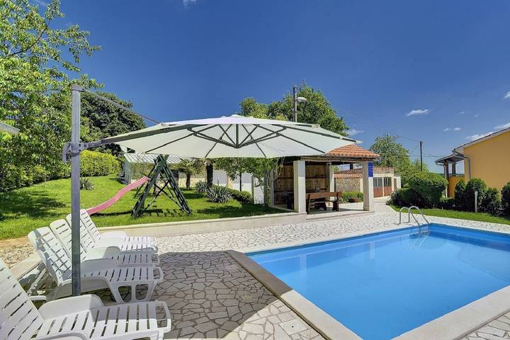 Finca für 10 Personen, mit Balkon und Terrasse sowie Garten und Pool in Istrien
