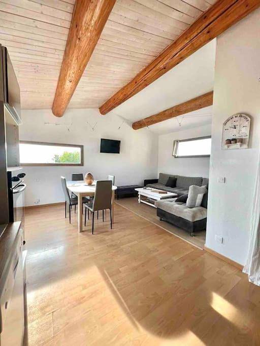 Location de vacances pour 6 personnes, avec Balcon ainsi que Terrasse et Vue à Rognac