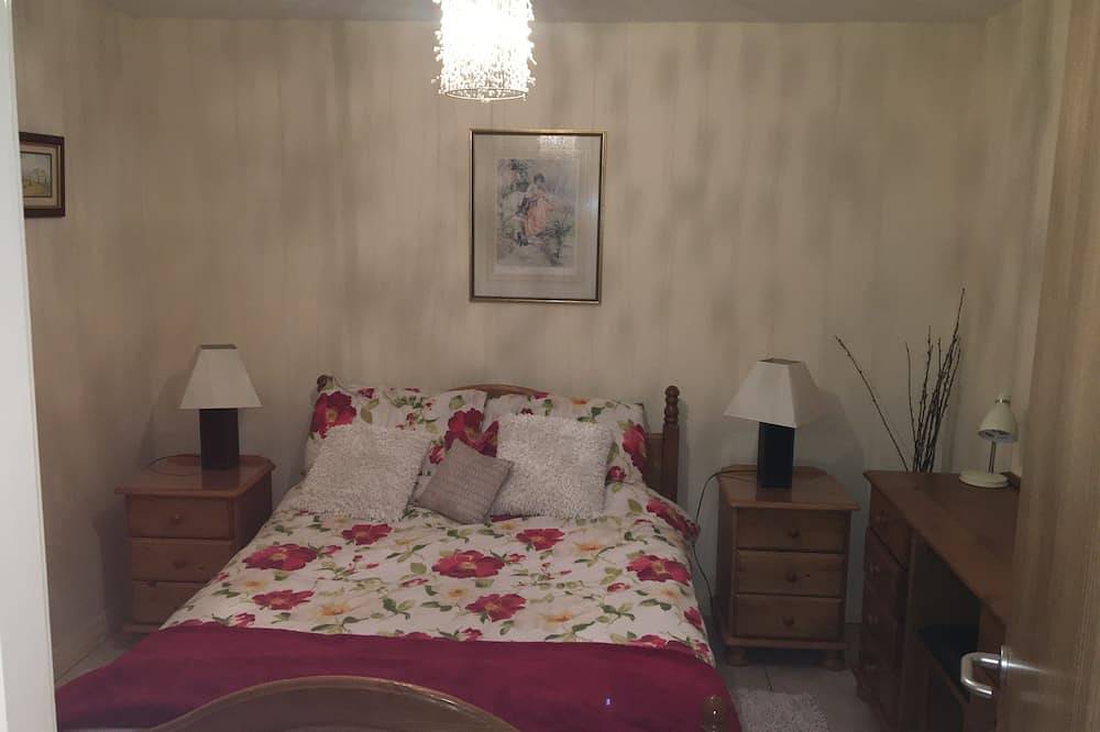 Entire apartment, Seafront Spacious 3 bedroom Apartment with private secure parking and free wi-fi in Newcastle (County Down), County Down