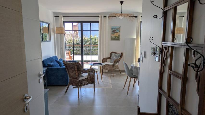 Gîte pour 3 personnes, avec vue et balcon dans Plage Du Port Meleu Prefailles - 2