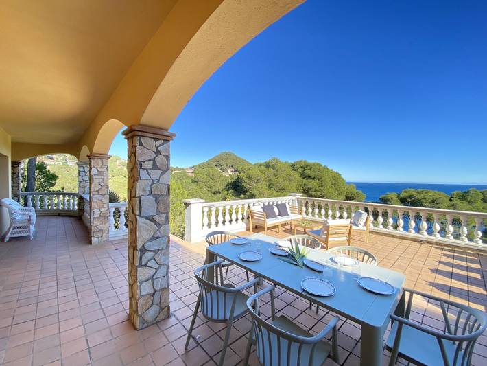 Villa voor 8 personen, with uitzicht op zee and terras as well as tuin in Begur