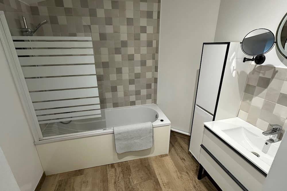 Geheel appartement, Elegant T2 Design & Comfort - Premium Getaway in Calais, Calais en omgeving