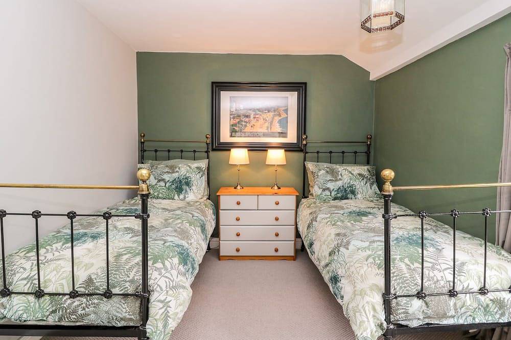 Kemps Yard Retreat, pet friendly, character holiday cottage in Thirsk in Thirsk, North Yorkshire