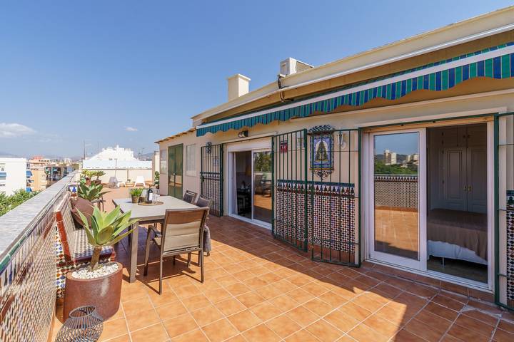 Entire apartment, Apartment 'Penthouse Victoria' with Sea View, Wi-Fi and Air Conditioning in Fuengirola Centre, Fuengirola