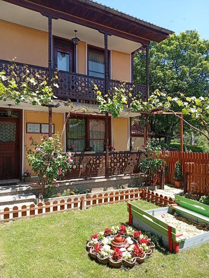 Maison d’hôte pour 3 personnes, avec Balcon et Terrasse ainsi que Jardin et Vue à Koprivchtitsa - 4