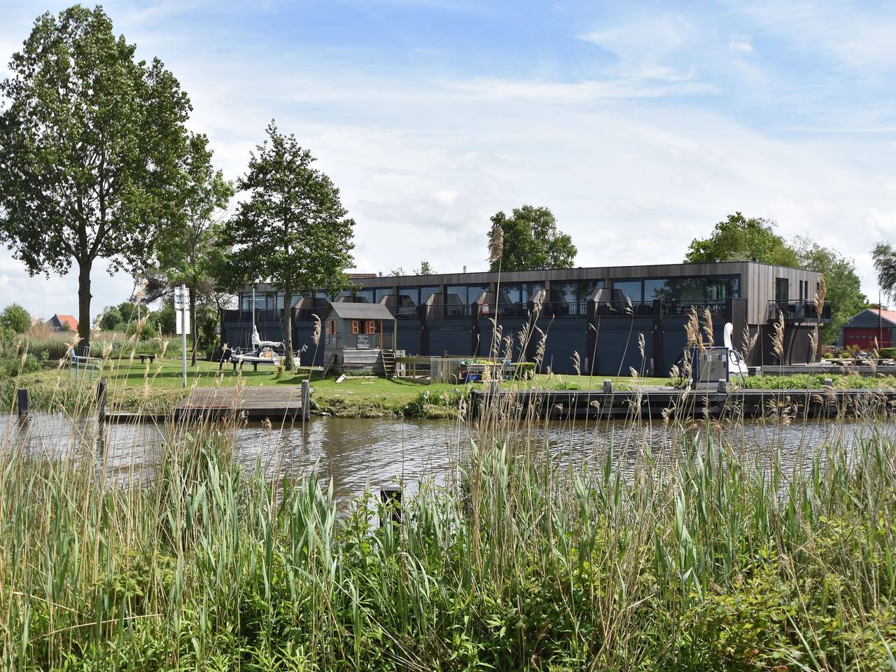 Ganze Wohnung, Charmantes Apartment in Langweer mit Bootssteg in Ijsselmeer
