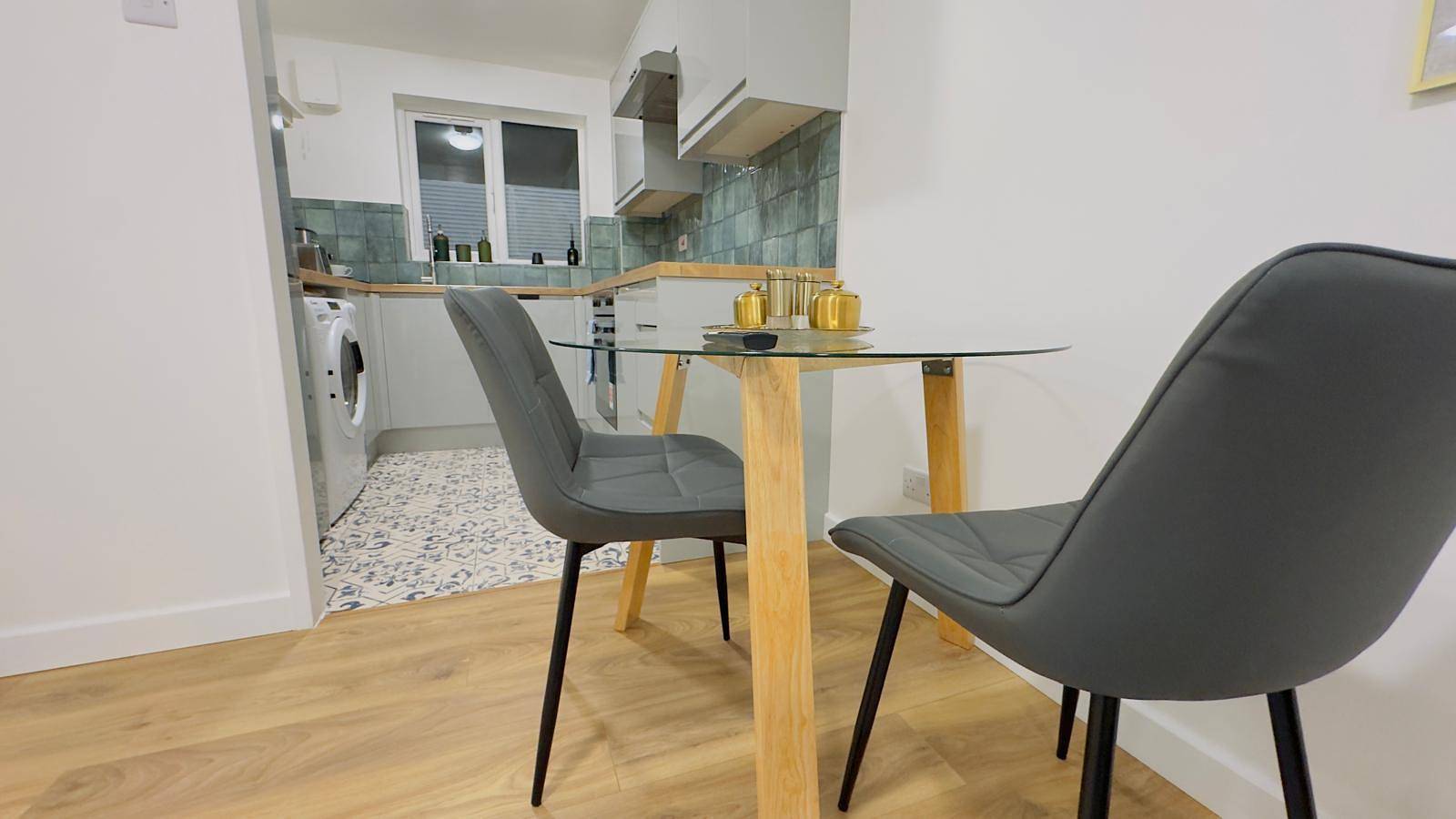 Ganze Ferienwohnung, Elizabeth Line - Parking - Wifi - Sleeps 4 in Bexley, London