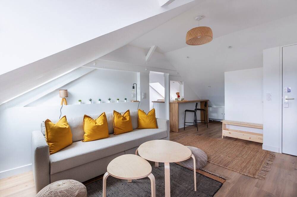 Entire apartment, Le Bourbonnais ~ Attic ~ Self Check-in in Montluçon, Montluçon region