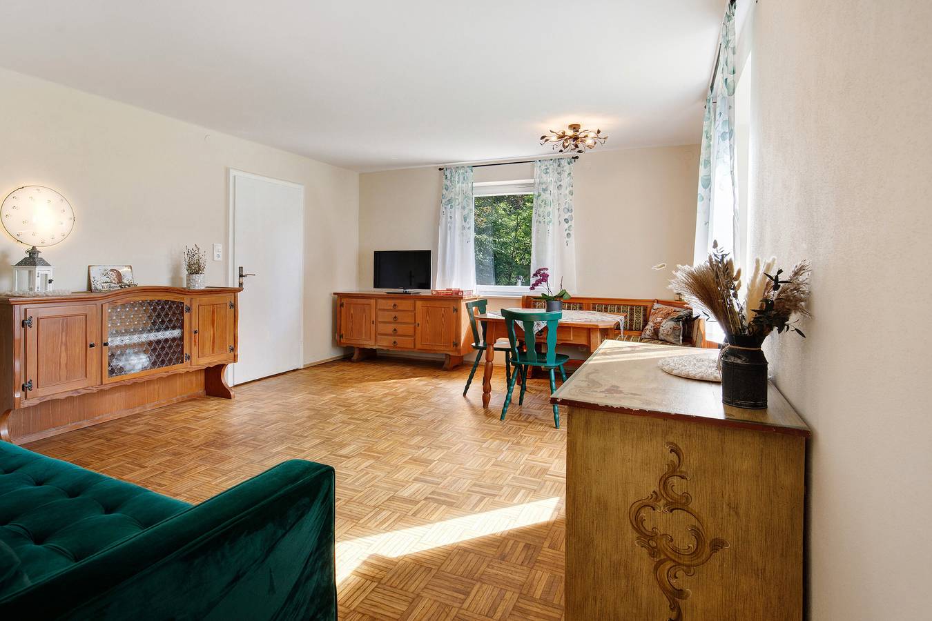 Ferienhaus 'Feilchenhof' mit privater Terrasse, privatem Garten und Wi-Fi in Freilassing, Rupertiwinkel