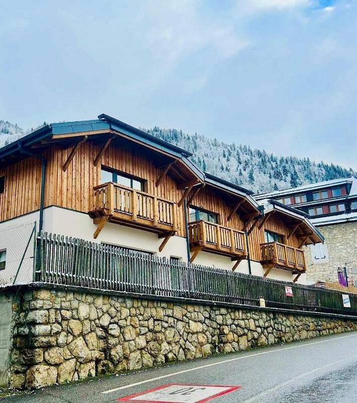 Gîte pour 7 personnes, avec Balcon et Terrasse ainsi que Jardin et Vue dans Les Rasses