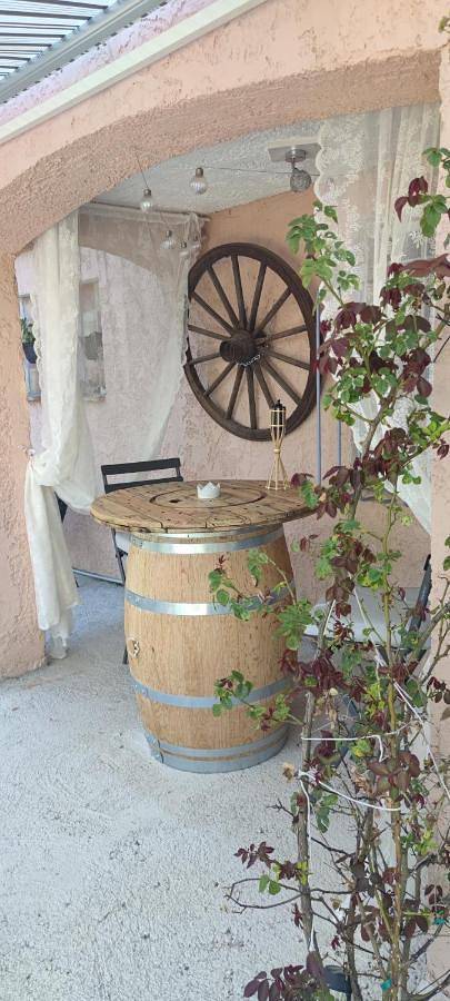 Location de vacances pour 4 personnes, avec terrasse ainsi que jardin et vue à Le Broc - 4