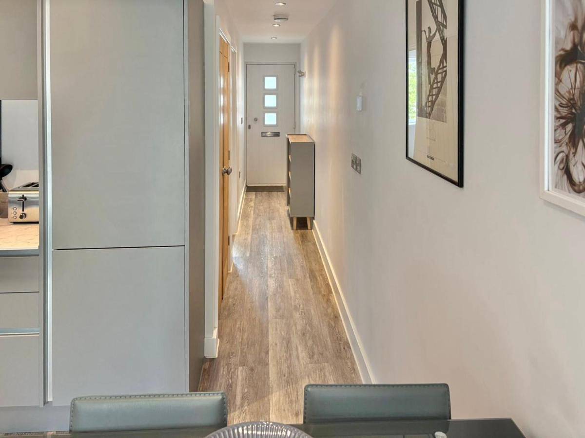 Entire apartment, Stylish One Bed Totnes Retreat with Free Parking in Totnes, Devon