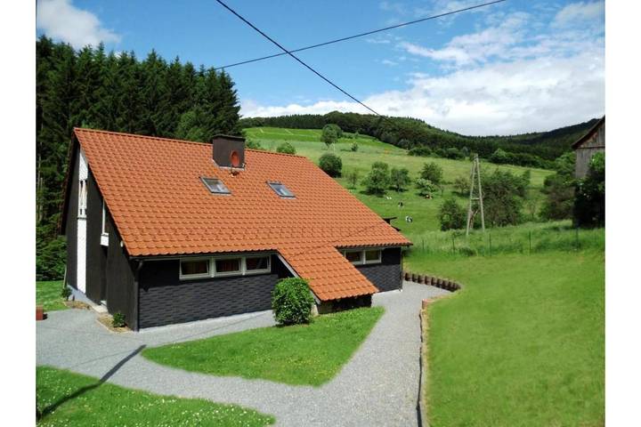 Bungalow für 8 Personen, mit Terrasse und Garten in Bestwig