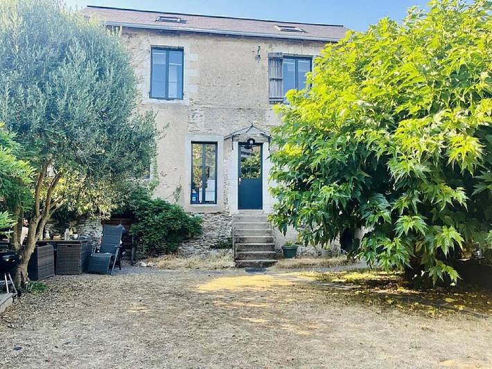 Location de vacances pour 12 personnes, avec terrasse à Savennières