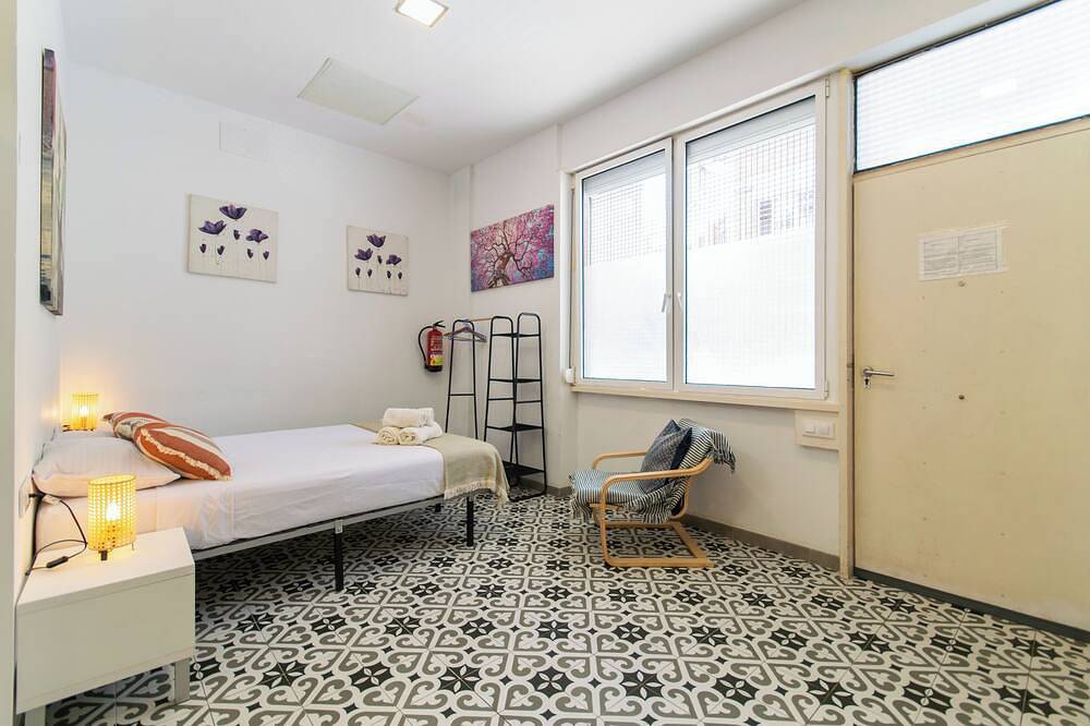 Appartement entier, Fully equipped studio, 15 minutes from downtown Bcn, 8 min. walk from the beach in Sant Adrià de Besòs, Barcelonès