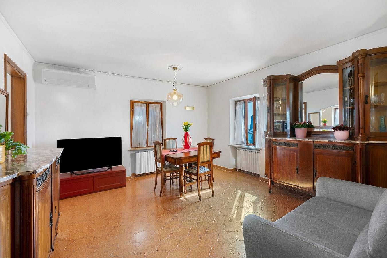 Ganze Wohnung, Apartment 'Ca' Due Cuori' mit Seeblick, Wlan und Klimaanlage in Torri del Benaco, Gardasee-Berge