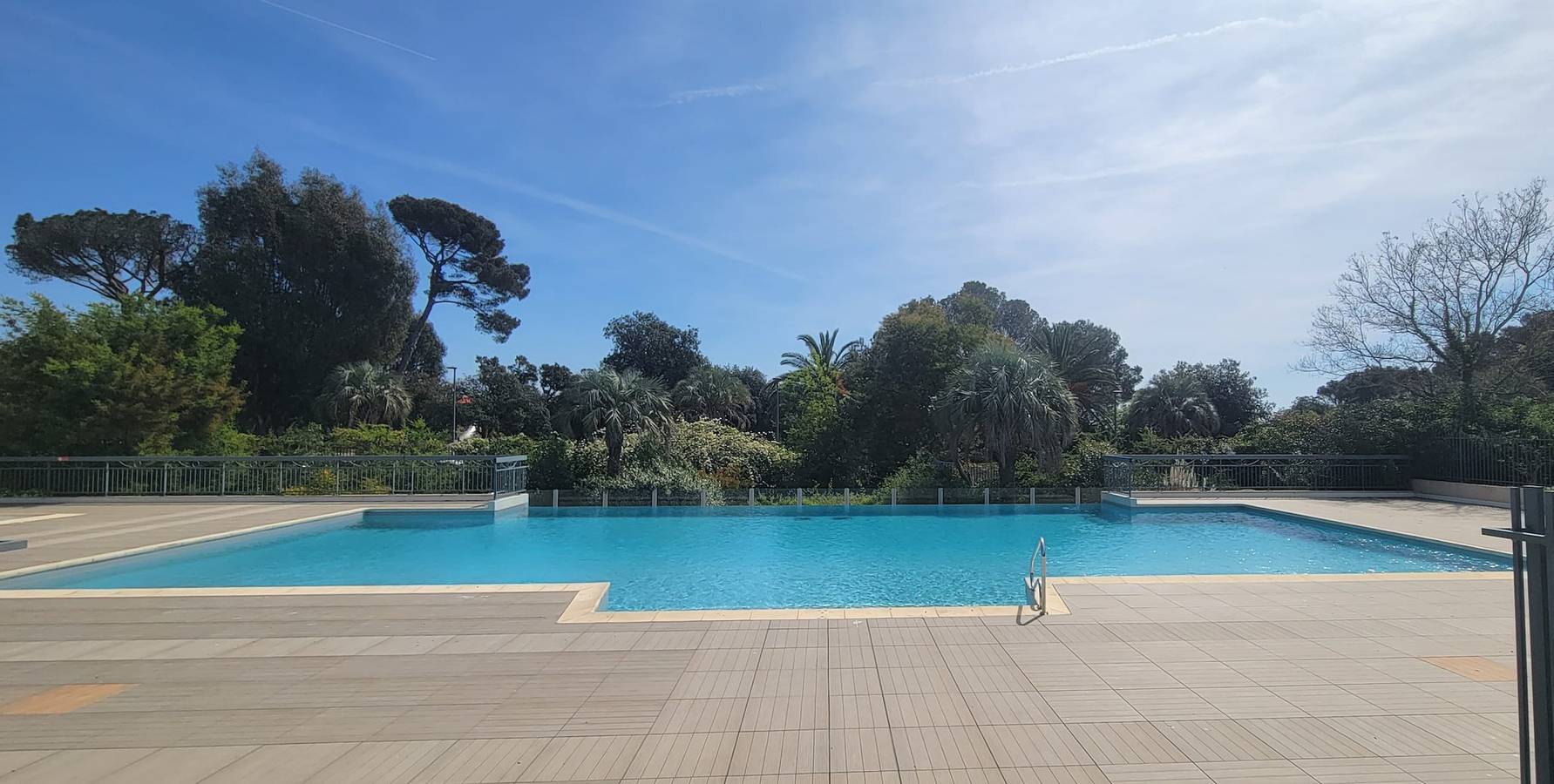 Ganze Wohnung, Ferienwohnung für 3 Personen mit Terrasse in Saint-Aygulf, Frejus