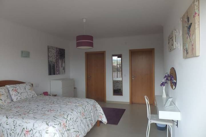 3 Bedroom villa with swimming pool in quiet village with countryside views in Évora de Alcobaça, Leiria District