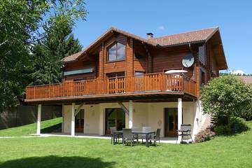 Gîte pour 5 personnes, avec jardin et terrasse à Verrières-de-Joux