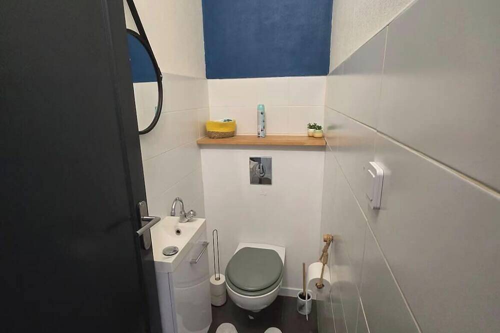 Family room with private garden area + barbecue in Niort, Región de Niort