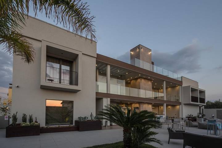 Gîte pour 2 personnes, avec Jacuzzi et Terrasse ainsi que Jardin et Piscine à Agrigente - 2