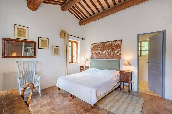 Location de vacances pour 8 personnes, avec piscine ainsi que jardin et terrasse à Vaugines - 3