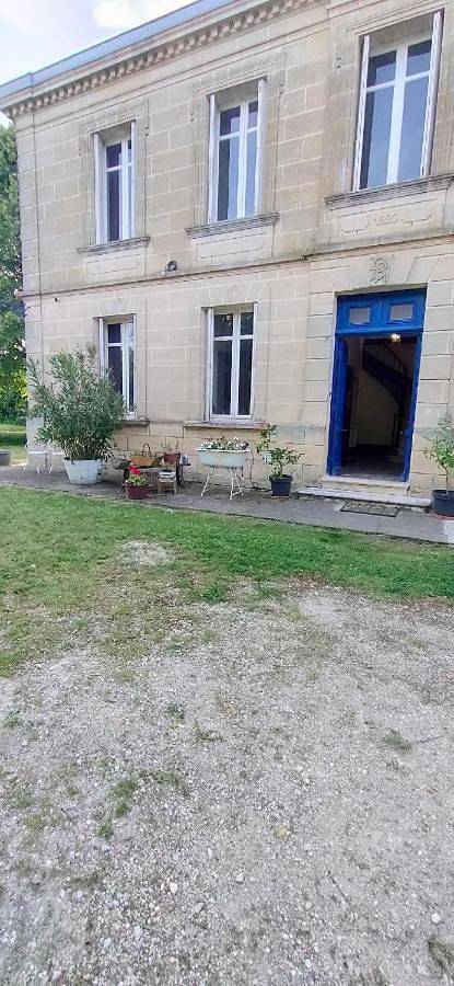 Cottage pour 2 personnes, avec jardin ainsi que terrasse et vue à Tauriac