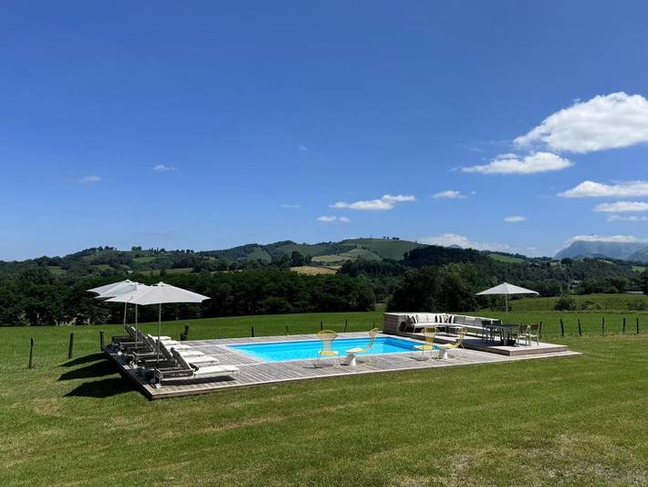 Chambre d’hôte pour 3 personnes, avec Terrasse et Jacuzzi ainsi que Jardin et Piscine à Osse-en-Aspe