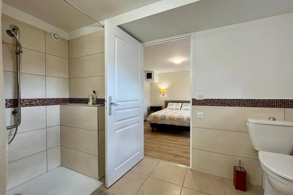 Entire apartment, Apart, closed parking, terace, near walking wood, accessible for disabled people in Chambray-lès-Tours, Tours region