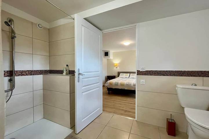 Appartement entier, Appartement, parking fermé, terrasse, proche Chru et bois de promenade,  Pmr in Chambray-lès-Tours, Région de Tours