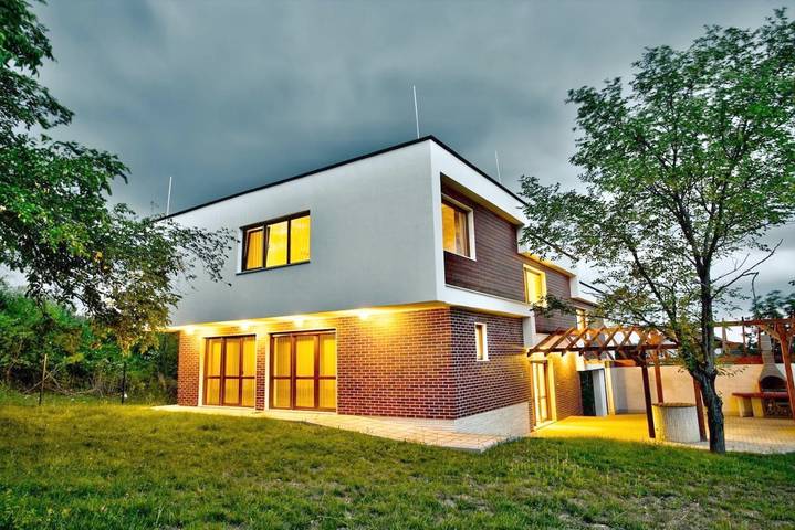 Casa rural para 30 personas, con vistas y jardín en Bulgaria