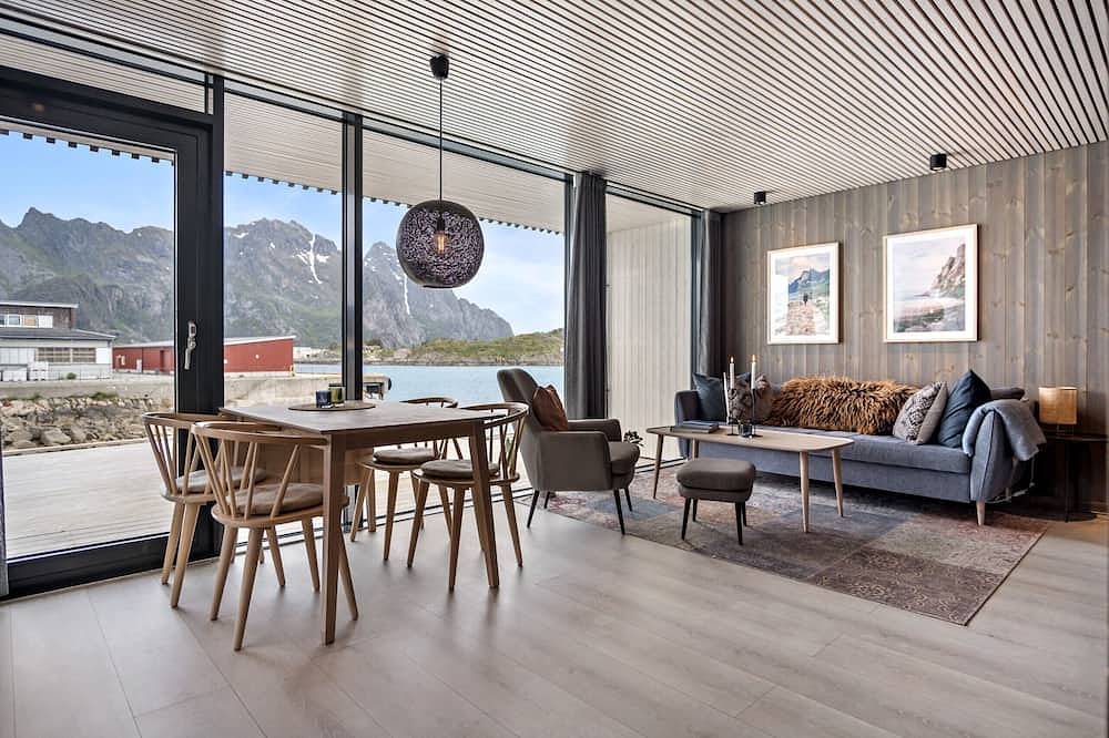 Ganze Wohnung, Modern sea front apartment with up to 8 beds in Henningsvær, Vågan