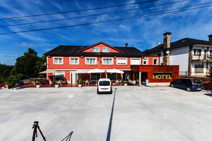 Hotel para 6 personas, con piscina y jacuzzi además de terraza y jardín - 1
