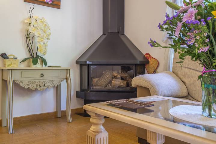 Entire apartment, Holiday Apartment "Las Yukas" close to the Beach with Wi-Fi, Garden & Terrace in Las Chapas, Marbella