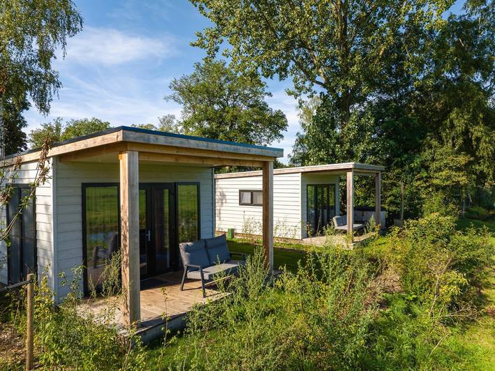 Lodge voor 4 personen, met balkon/terras en terras in Twente